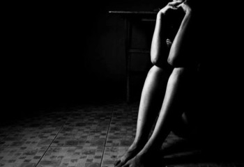 Оралдық тұрғын жас қызды жезөкшелікпен айналысуға мәжбүрлеген