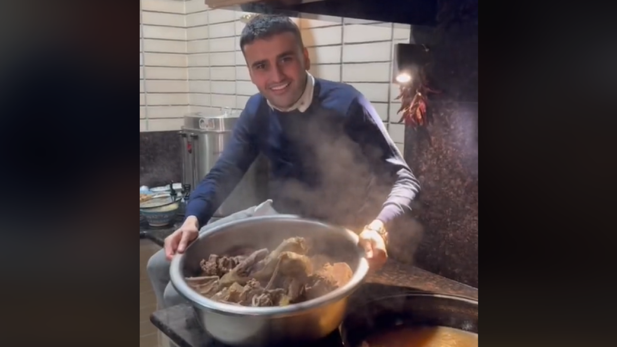 Знаменитый на весь мир турецкий повар Бурак Оздемир приготовил казахский бешбармак