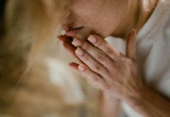 Мажилис принял в работу законопроект о семейно-бытовом насилии