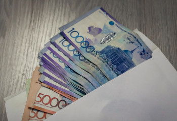 Казахстанцев стали уведомлять о получении денег по программе 