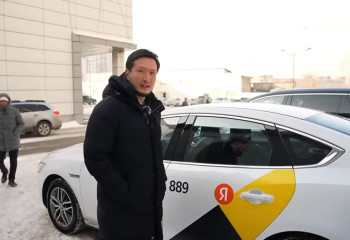 Бейбит Алибеков поработал в такси на электромобиле