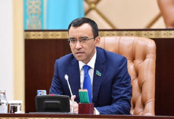 «Азаттық» радиосының тілшілерін неге аккредиттеуден бас тартты? Әшімбаев жауап берді