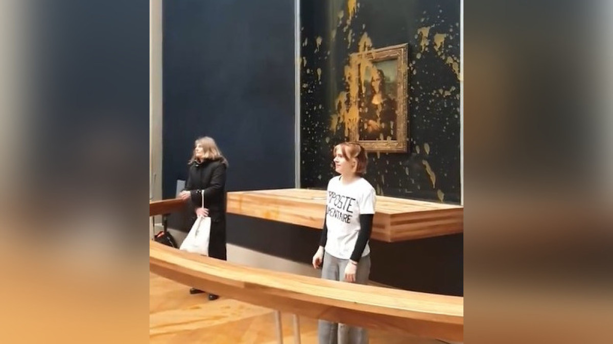 В Лувре картину "Мона Лиза" облили супом в знак протеста