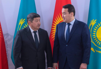 Alikhan Smailov holds talks with Akylbek Japarov