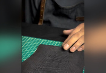 Сделать кожаное изделие из своего друга Жасика – о необычном заказе рассказал мастер из Казахстана