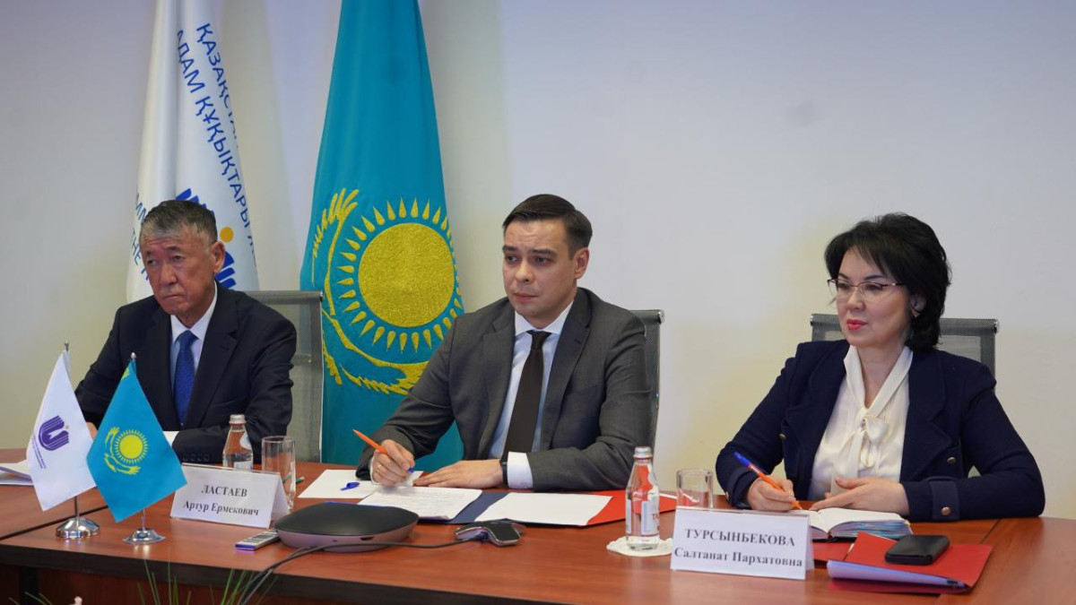 Казахстанцы стали чаще озвучивать свои претензии: чем в основном недовольны люди