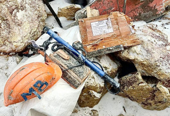 Автобус шұңқырға құлады: оқиға орнында жұмысшылардың жеке заттары табылды