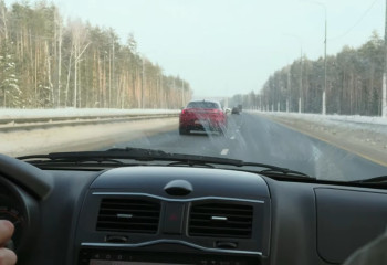 Блогер Wylsakom разбил Zeekr на трассе