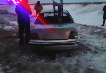 Абай облысында жүргізуші рөлге ие бола алмай, көлігі аударылып кетті