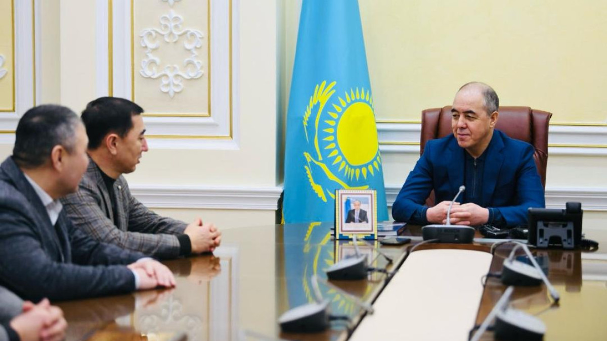 Аким Западно-Казахстанской области встретился с владельцем знаменитого жеребца Кабирхан
