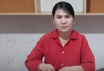 Түркістан облысында ауыл мектебінің ұстазы аяқ киім тігіп, табыс тауып отыр