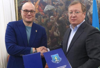 В Казахстане начата подготовка профессиональных тренеров по хоккею