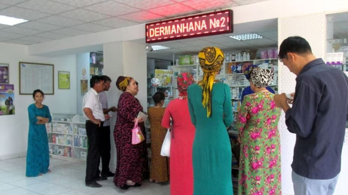 Эпидемия ОРВИ в Туркменистане: жители продают имущество из-за нехватки лекарств