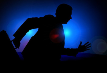 Ұшақты «миналадым» деген шетелдік азаматқа 2,5 млн теңге айыппұл салынды