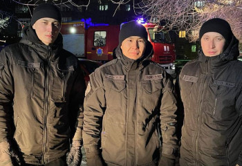 Семейде жедел қимылдайтын жасақ жауынгерлері өрттен үш адамды аман алып қалды