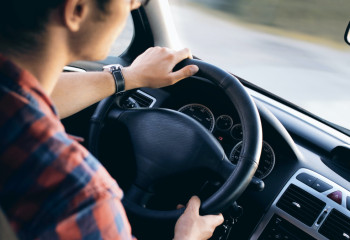 Жүргізуші куәлігінен айырылған жас жігіт бір ай өткен соң тағы да мас күйде рөлге отырған