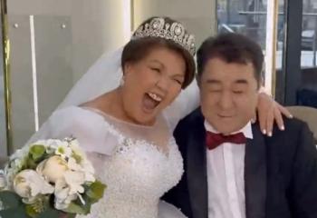 Той көйлегін киген 63 жастағы алматылық көпшілікті тамсандырды