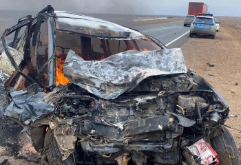 Два человека сгорели в авто в Атырауской области