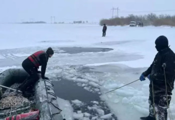 Қарағандыда үш күннен бері суға батқан балықшы табылмай жатыр