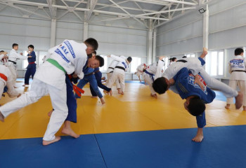 Физкультурно-оздоровительный комплекс открыли для детей из Тараза