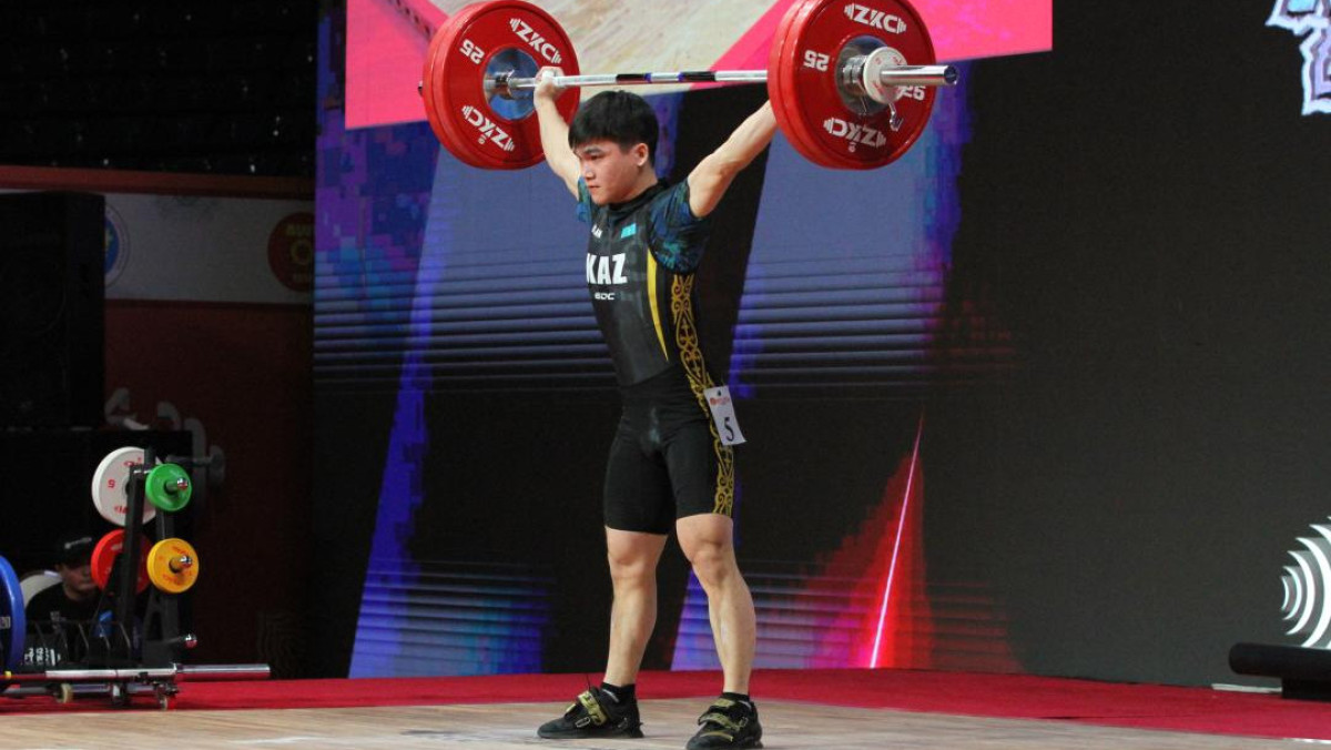 Казахстанец Сайрамкез Акмолда стал призером чемпионата Азии по тяжелой атлетике