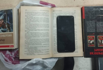 Телефон в книге хотели пронести в колонию в Алматинской области