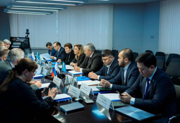 Первый вице-министр торговли и интеграции встретилась с главой крупной российской биржи