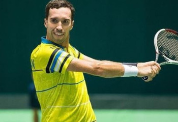 Теннисист из Казахстана с победы стартовал на турнире в Ноттингеме