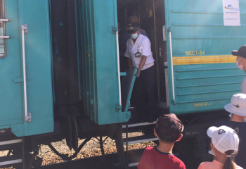 Вагондарды жаңарту жұмысын тездету керек - Тоқаев