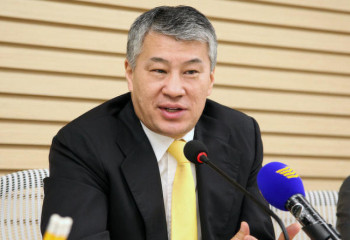 Алматыдан шығуға тыйым салынған Қайрат Боранбаев Парижге барады