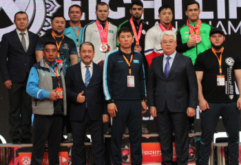 Қазақстандық ауыр атлет Азия чемпионатында күміс жүлдегер атанды