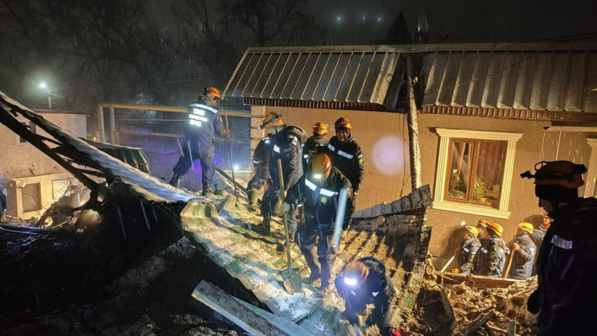 Оползень накрыл дома в Алматы