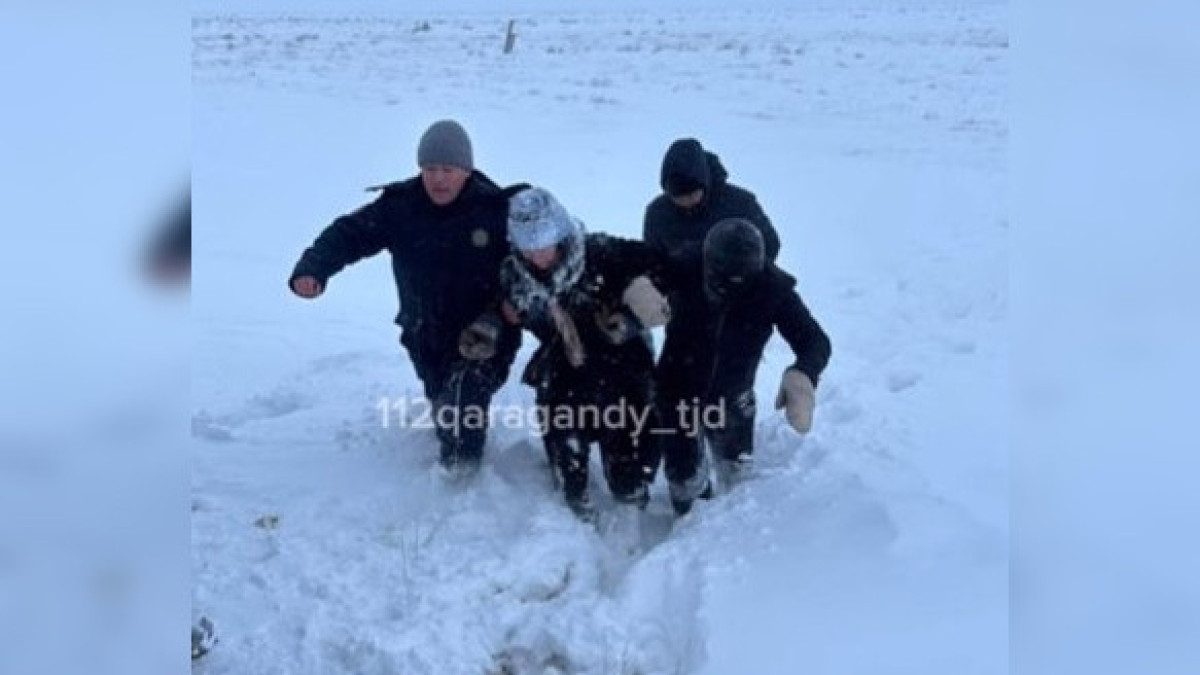 Женщину с семилетним ребенком всю ночь искали в буране спасатели Карагандинской области