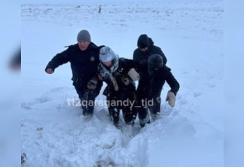 Женщину с семилетним ребенком всю ночь искали в буране спасатели Карагандинской области