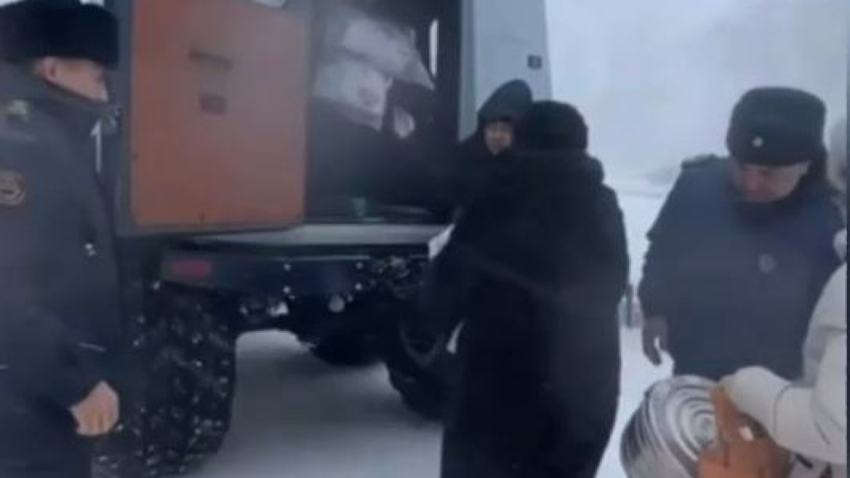 В Акмолинской области спасли роженицу из снежного плена