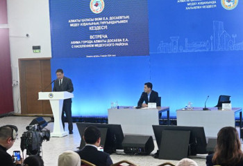 Ерболат Досаев: Алматының тау бөктеріндегі құрылысты ретке келтіру керек