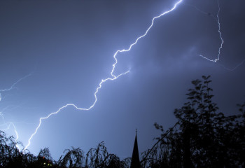 Астанчане проснулись от молнии и грома сегодня ночью