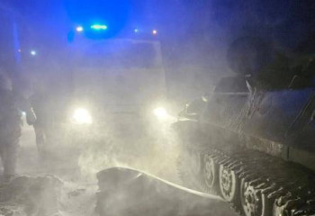 Военные помогают людям выбраться из снежного плена в Актюбинской области