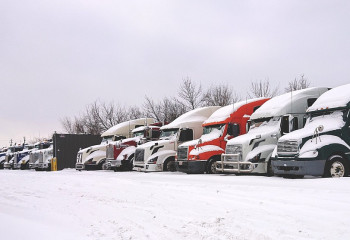 Около 250 большегрузов скопилось на закрытых участках в Костанайской области