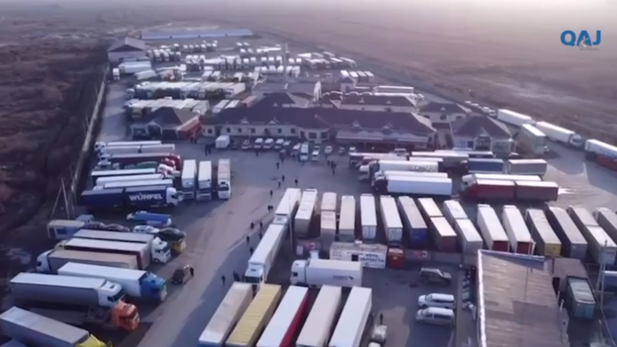3 026 грузовиков ждут открытия трассы в Актюбинской области