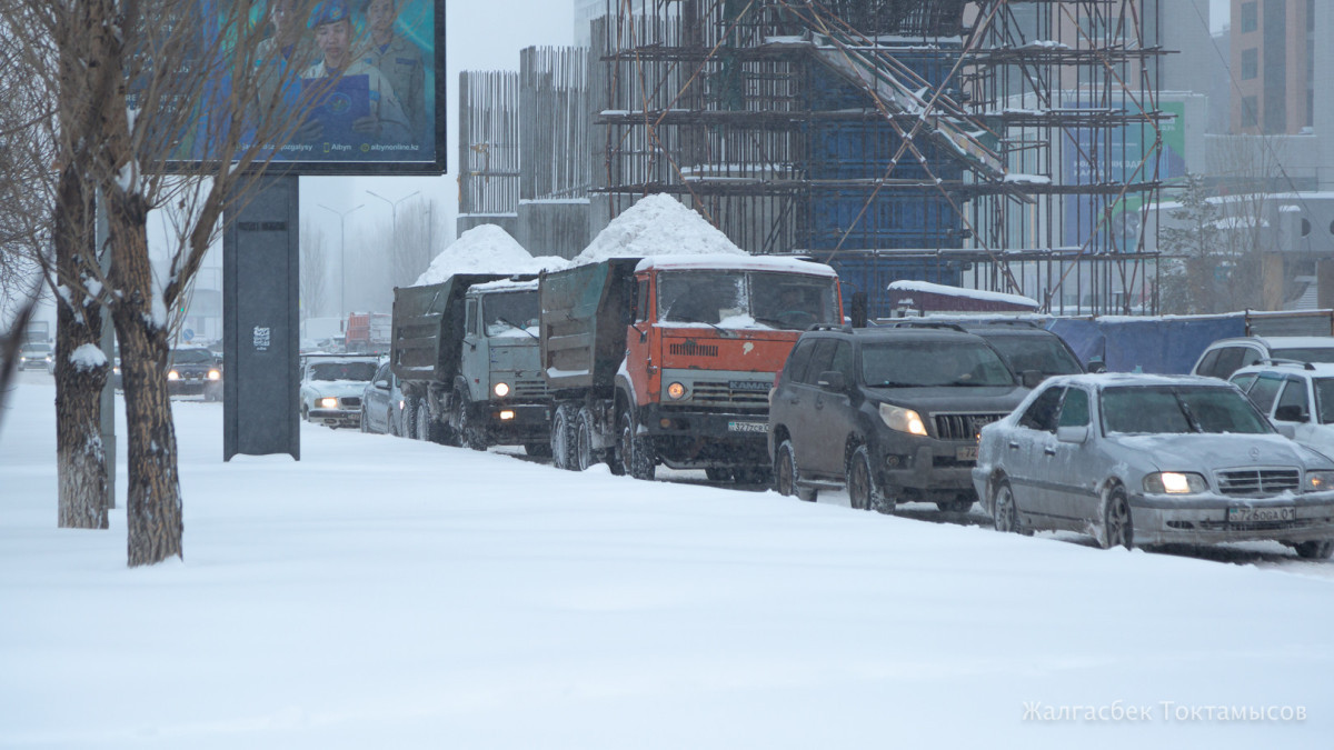 Более 41 тысячи кубометров снега вывезли из столицы за ночь
