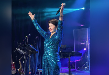 Роза Рымбаева оказалась жертвой мошенника: дело разбирается в суде