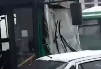 Алматыда үш автобус пен жеңіл көлік соқтығысып, адамдар зардап шекті