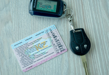 В шымкентском спецЦОНе экзамен на права казахстанцы сдавали в одной и той же футболке с вшитой камерой