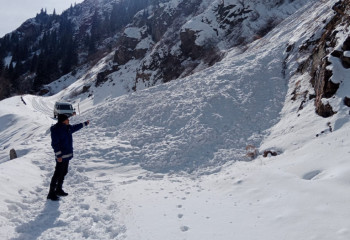 В горах Алматы сохраняется лавинная опасность
