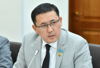 «Әйелдердің тілі ұзын» деген депутат кешірім сұраудан бас тартты