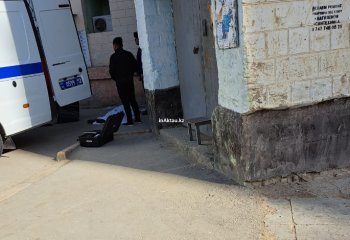 Ақтауда көпқабатты тұрғын үйдің терезесінен ер адам құлап қайтыс болды