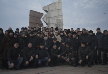 Участники Желтоксана собрались возле памятника «Тәуелсіздік таңы» в Алматы