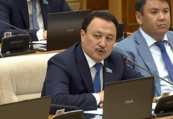 Нұрсұлтан Назарбаевты Әнұран авторлығынан алып тастау туралы бастама көтерілді