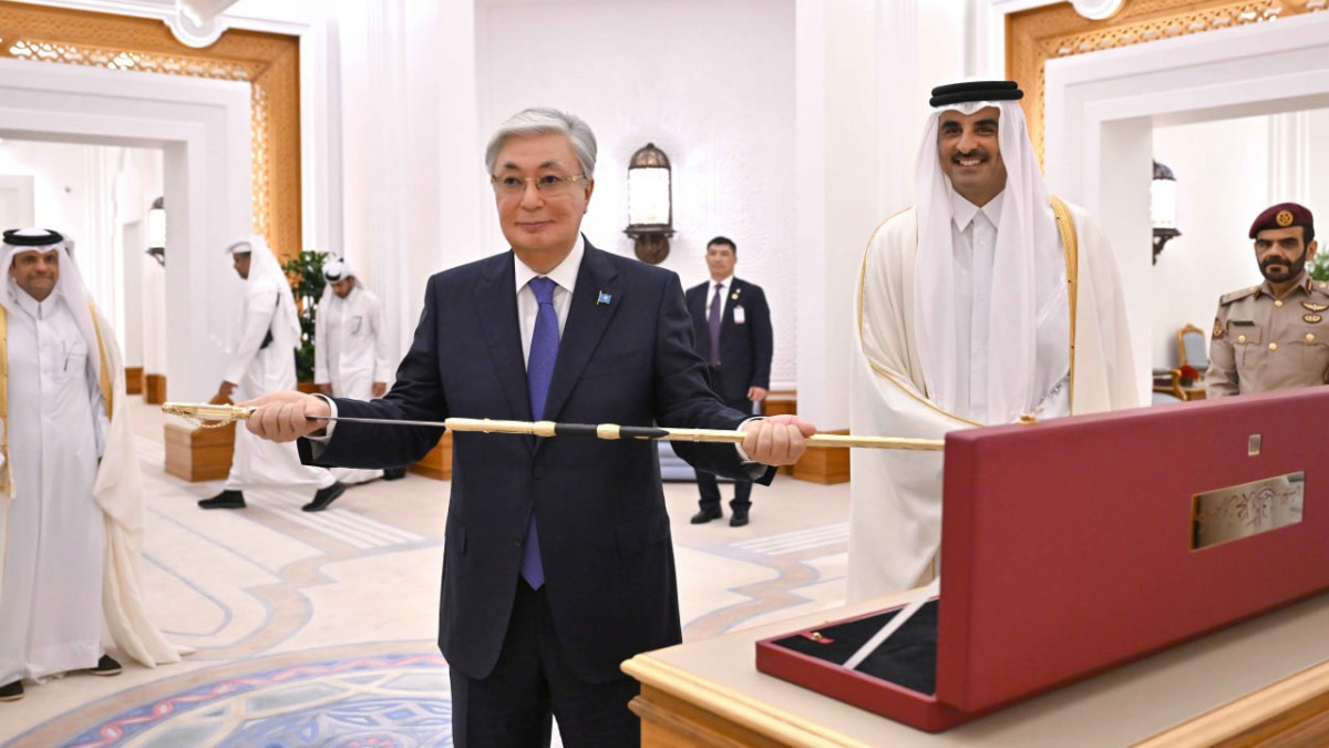 Токаеву вручили меч основателя Государства Катар